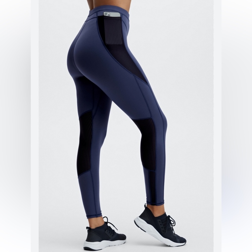 Motion 365 Highwaisted Fabletics Leggings